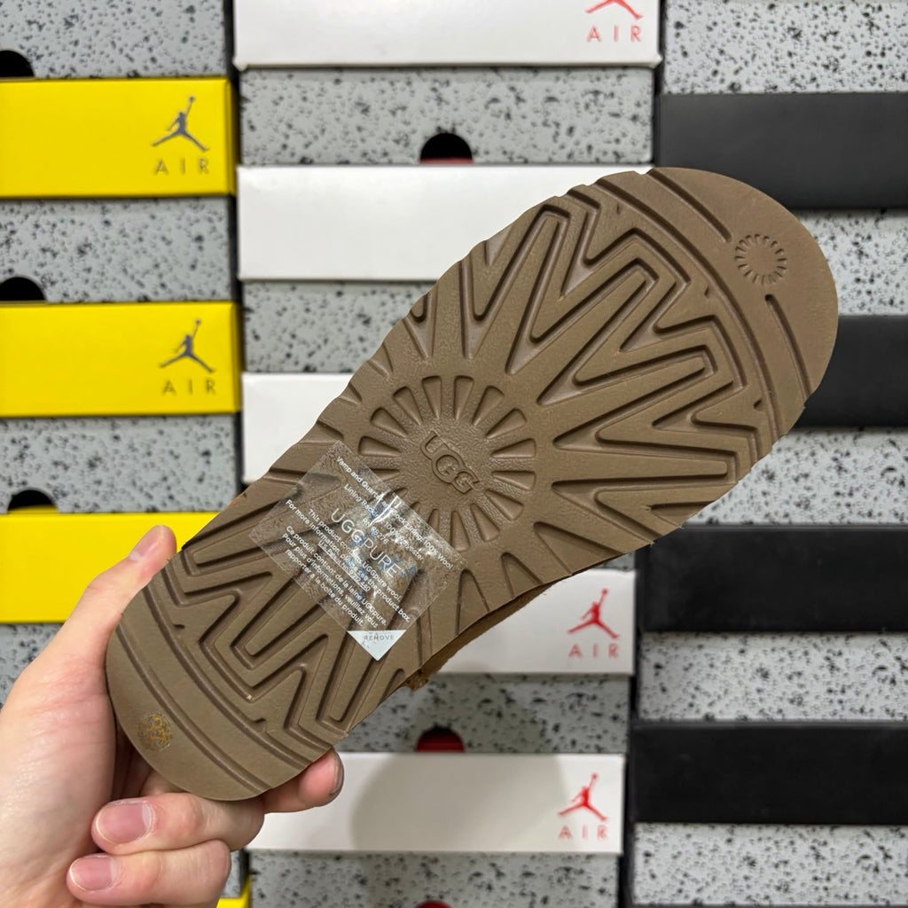 UGG Kallen Lace Classic Short Boot – Suede Boot with Shearling Lining, Tonal Back Seam & Classic Sunburst Sole in Chestnut