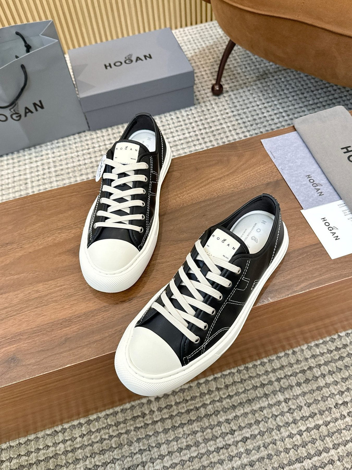 Hogan H691 Low-Top Sneakers