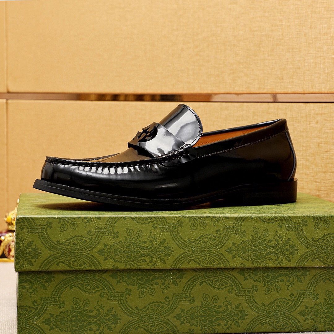 Gucci Metal-Accent Moc-Toe Loafers