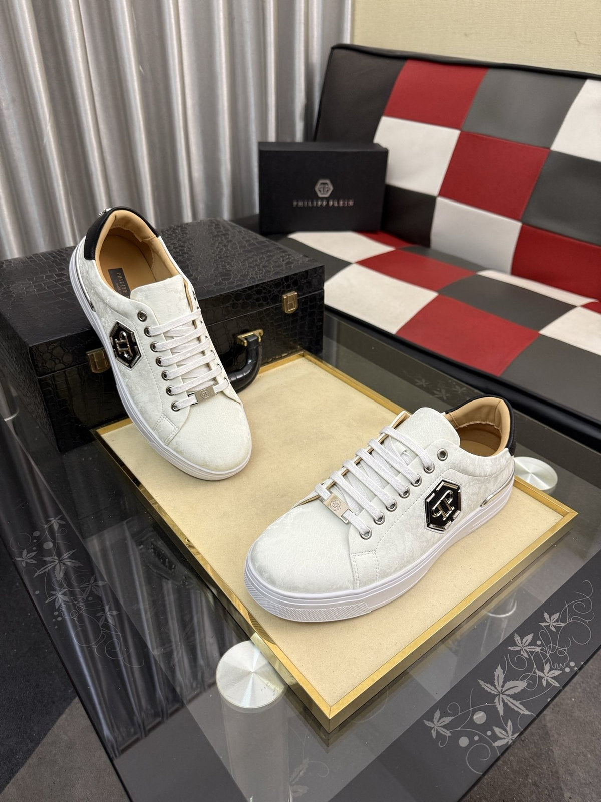 Philipp Plein Emblem Low-Top Sneakers