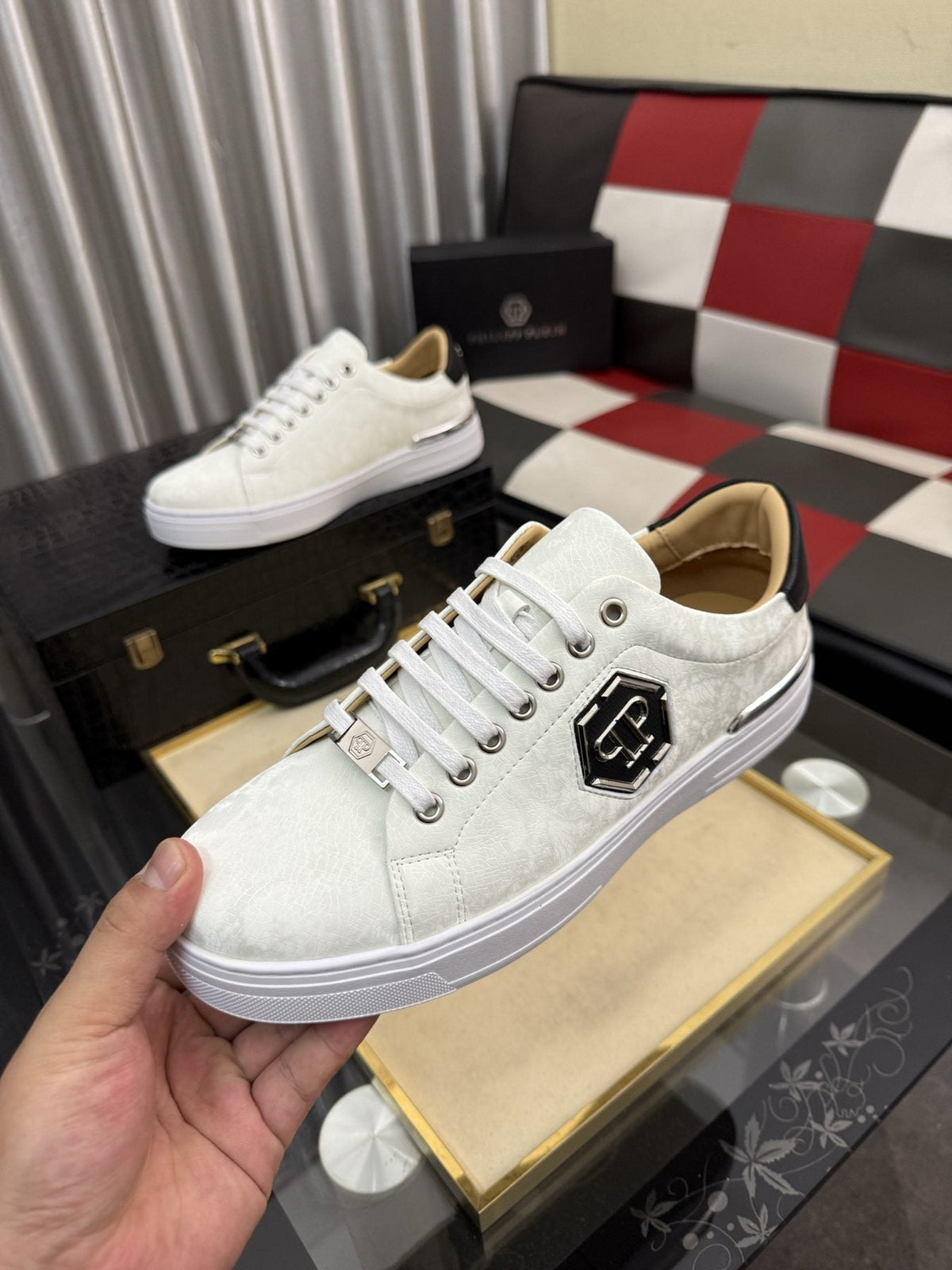 Philipp Plein Emblem Low-Top Sneakers