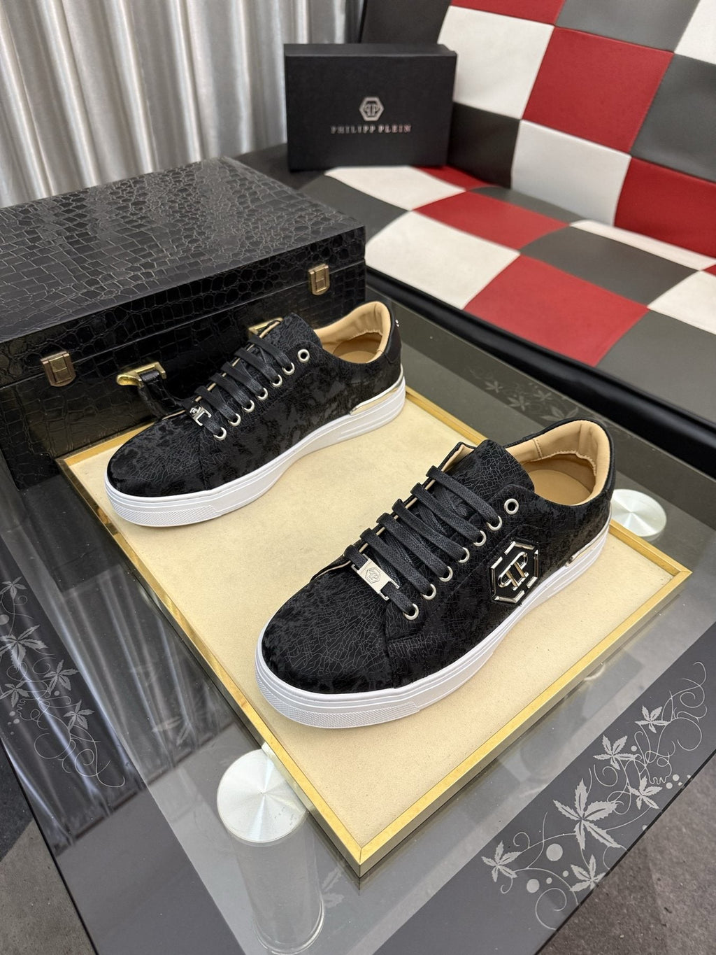 Philipp Plein Emblem Low-Top Sneakers